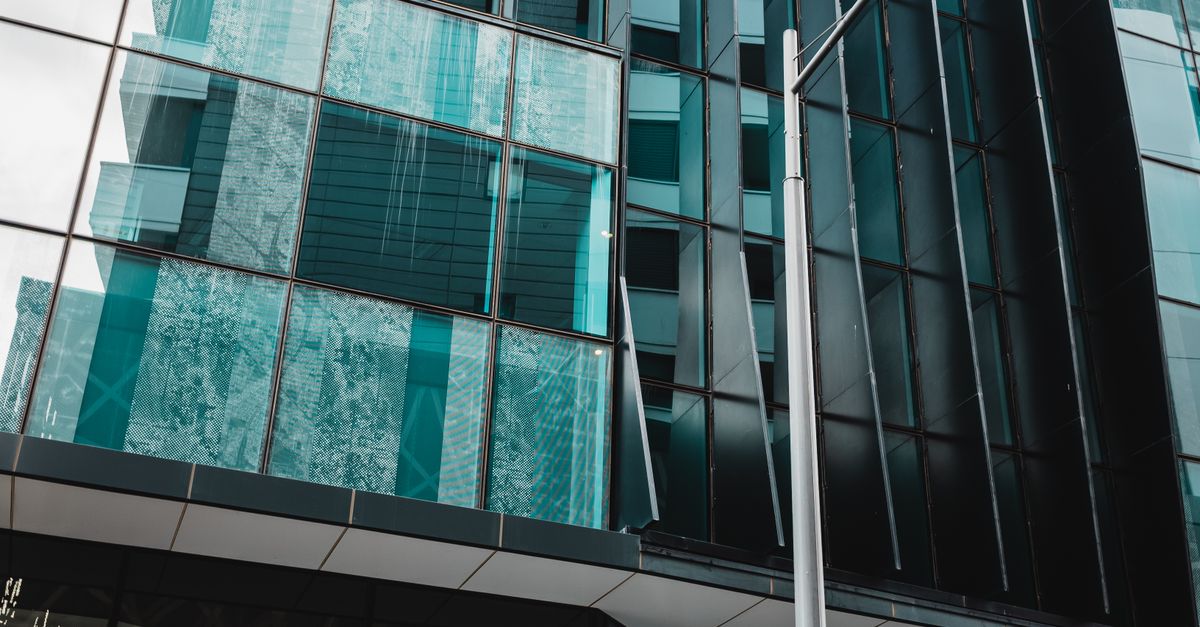 The Relationship Between Glare Reduction and Energy Efficiency